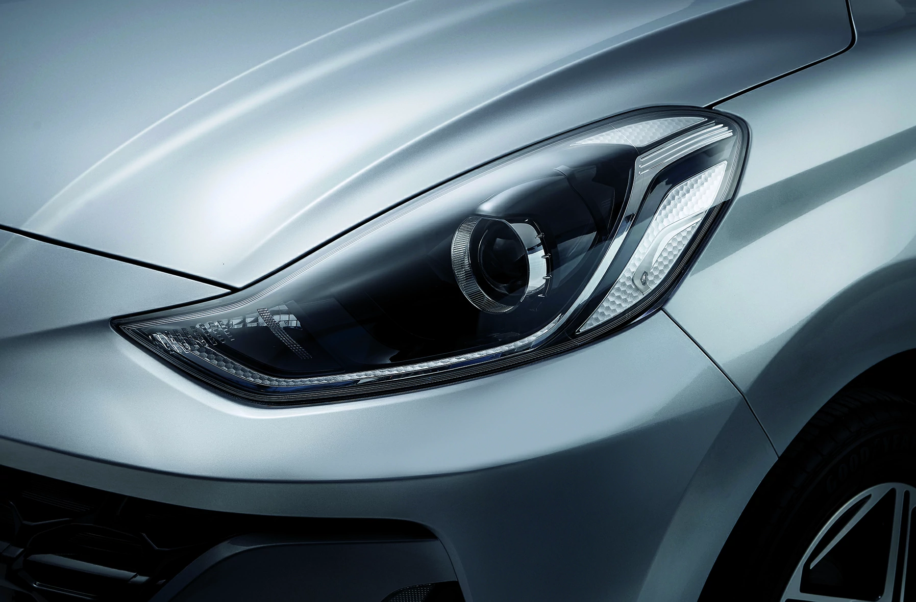 Grand-i10 side and back preview